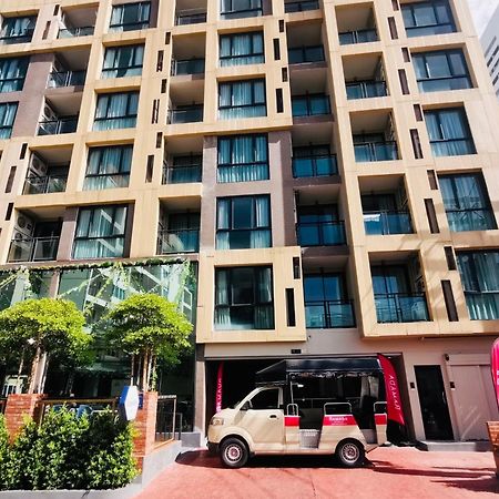 Ramada By Wyndham Bangkok Ten Ekamai Residences Exterior photo