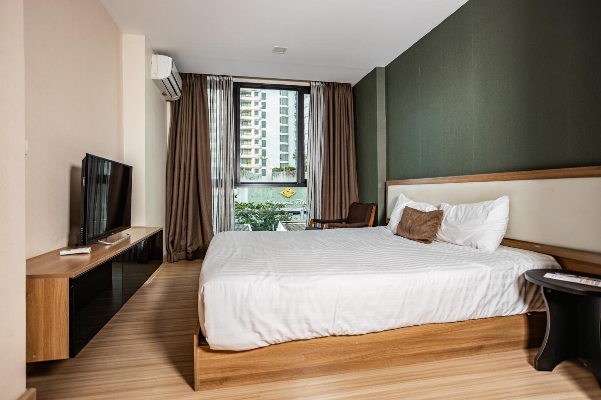 Ramada By Wyndham Bangkok Ten Ekamai Residences Exterior photo