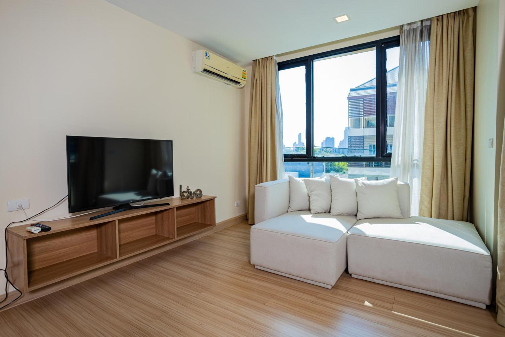 Ramada By Wyndham Bangkok Ten Ekamai Residences Exterior photo