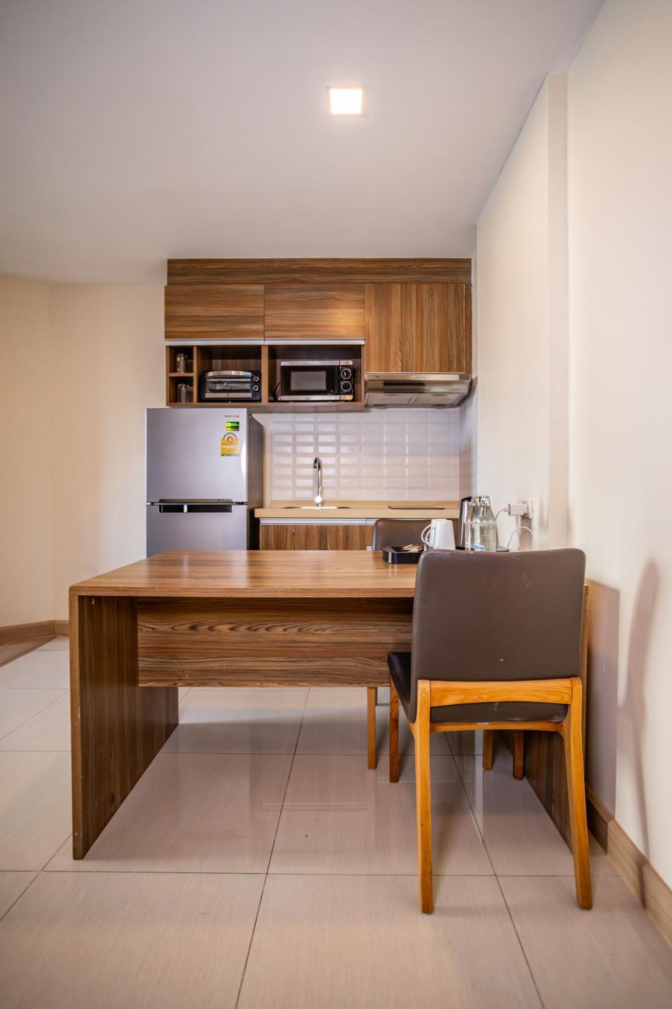 Ramada By Wyndham Bangkok Ten Ekamai Residences Exterior photo