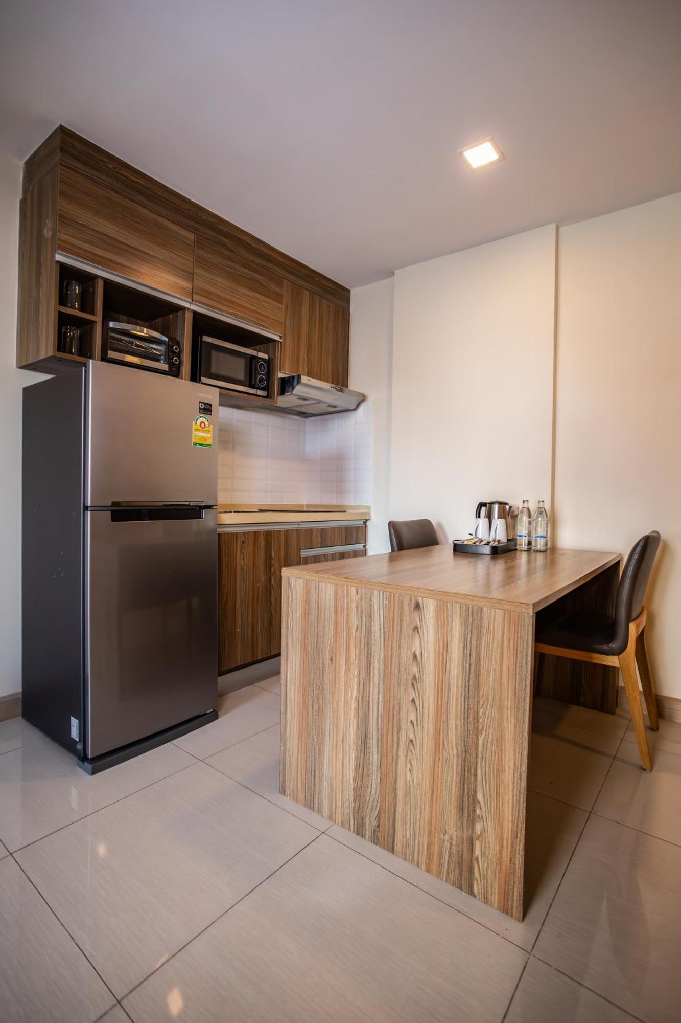 Ramada By Wyndham Bangkok Ten Ekamai Residences Exterior photo