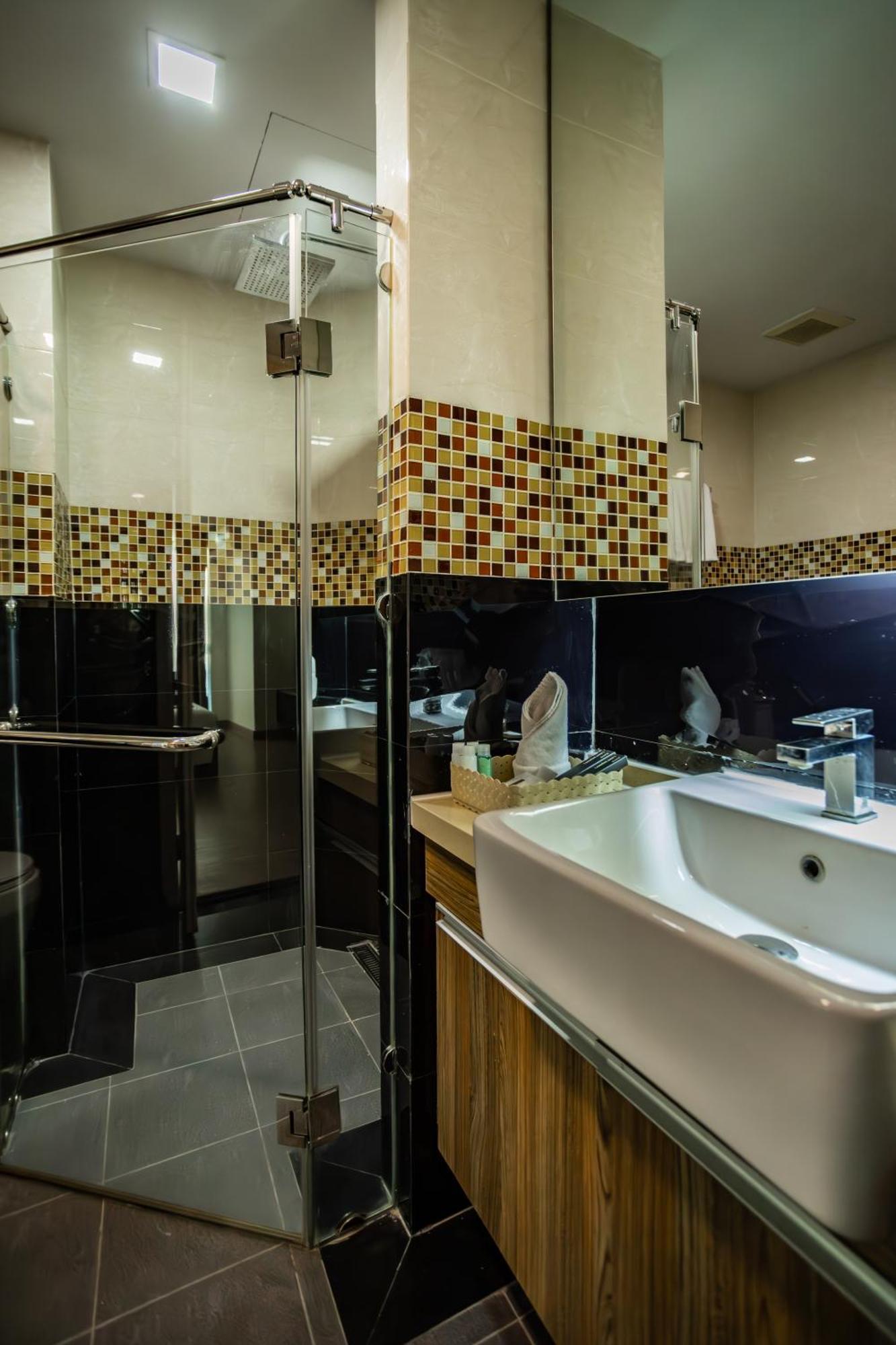Ramada By Wyndham Bangkok Ten Ekamai Residences Exterior photo